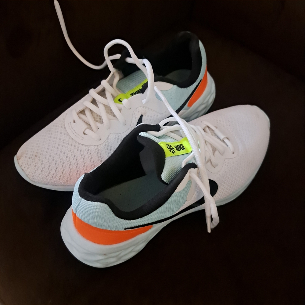 SOLD - Nike White and Bright Orange Running Sneakers, 7.5